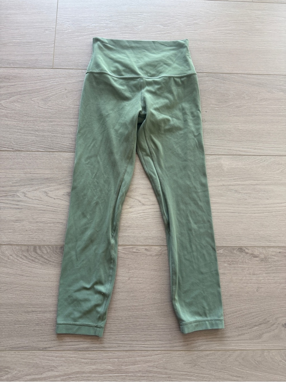 Lululemon Align High-Rise Crop 23"
Green Twill size 4